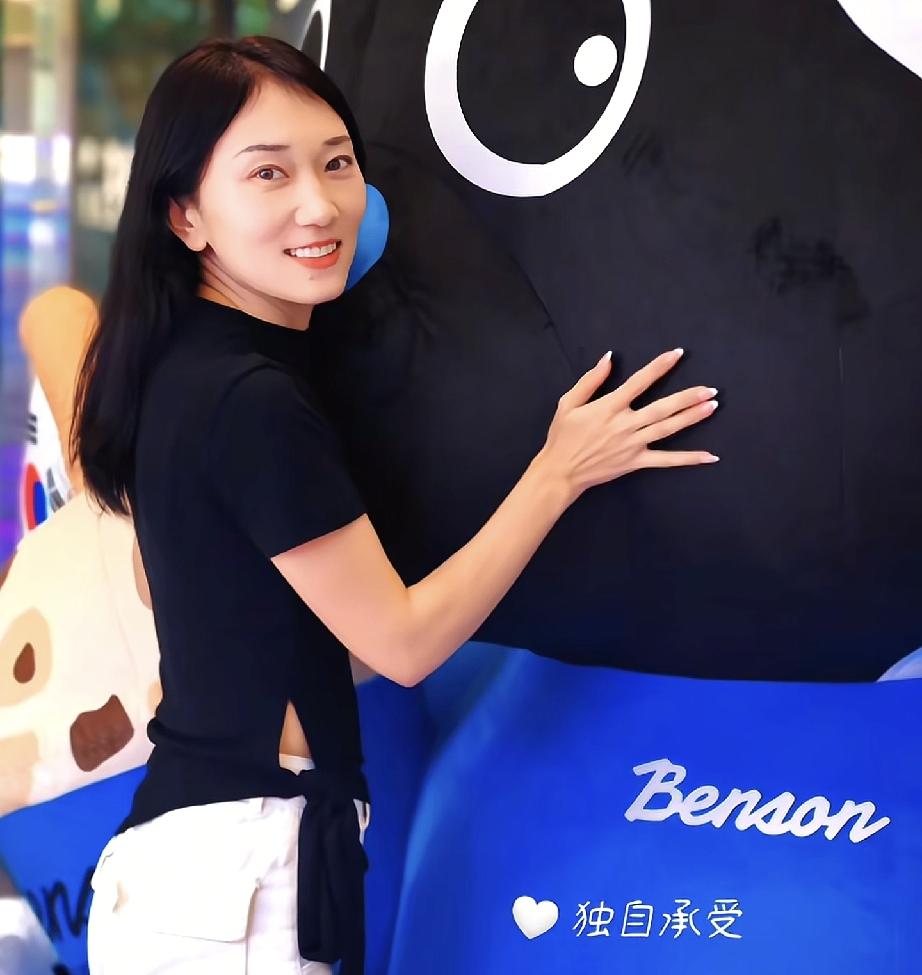 林丽的账号发生2个变化
梨园活动厉怀远奶奶太开心了

今天有细心的网友发现林丽把