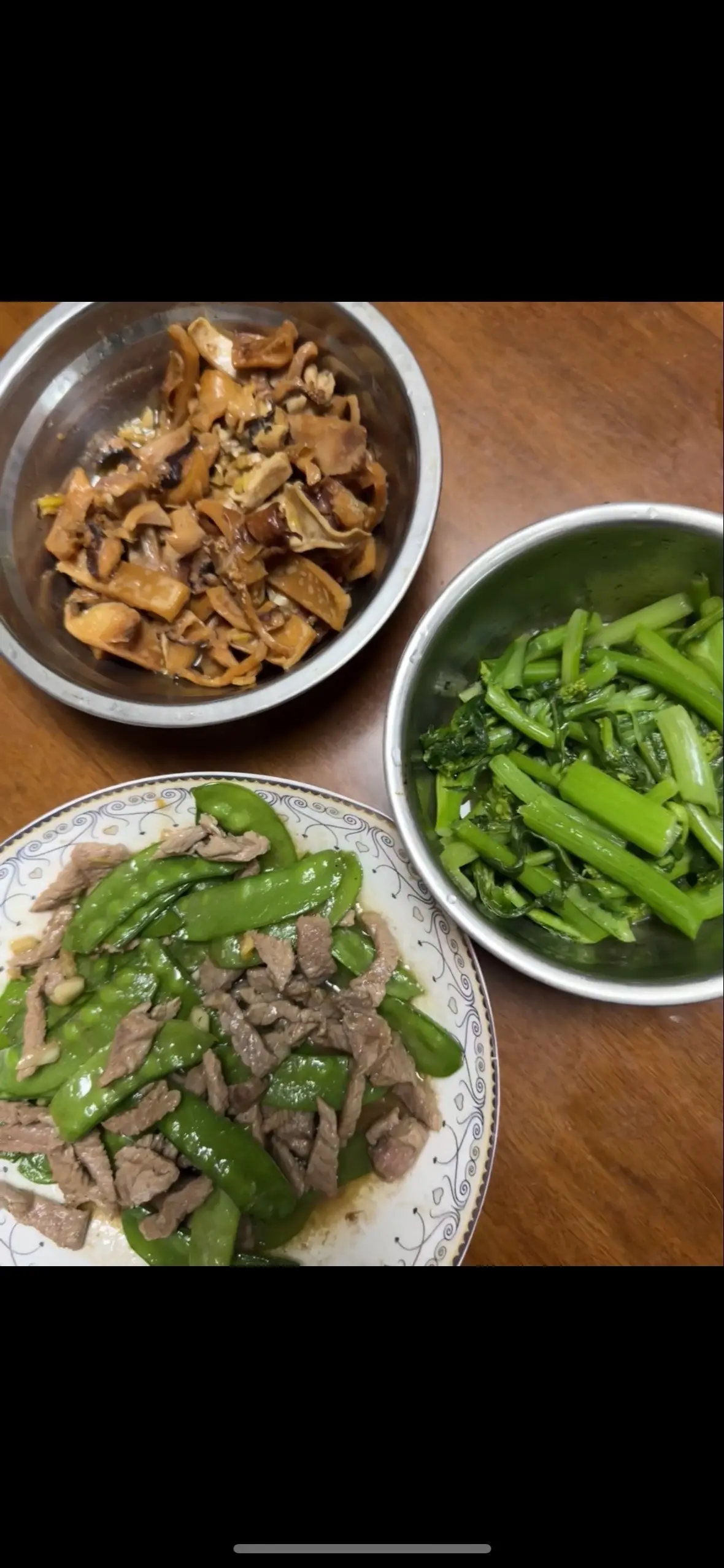 自我介绍一下，广西人，人傻好骗，信息秒回，吵架扇自己，不浓妆，不进酒巴...