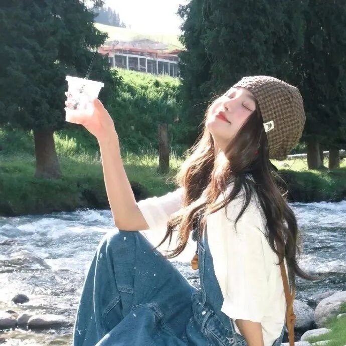 𝕤𝕞𝕚𝕝𝕖 𓂃🌤️𓈒𓏸生活不会一路绿灯，但是红灯总有倒计时。 