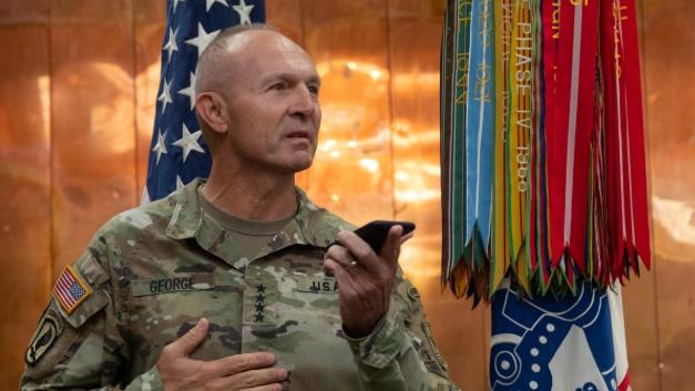 美国陆军参谋长兰迪·乔治将军在被国防部长赫格塞斯解职后，于周五发布告别信，表示陆