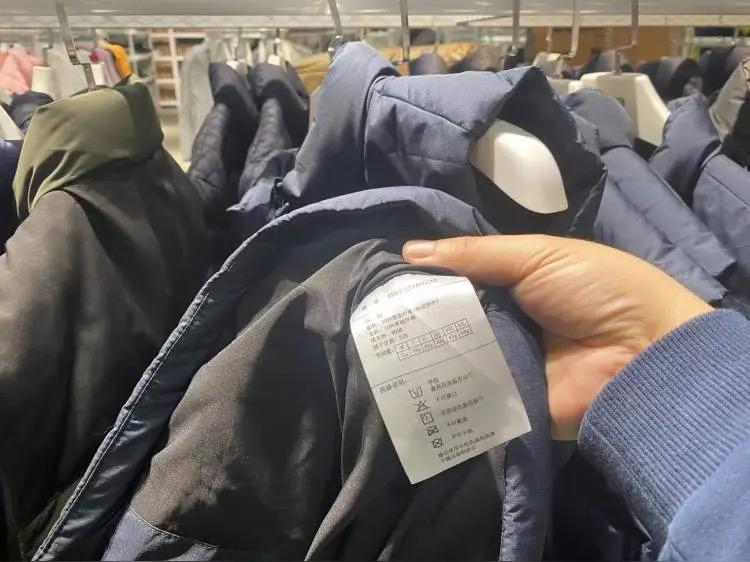 “不是羽绒服买不起，是山姆太有性价比！”——最近，一款标价499元、充绒量高达4