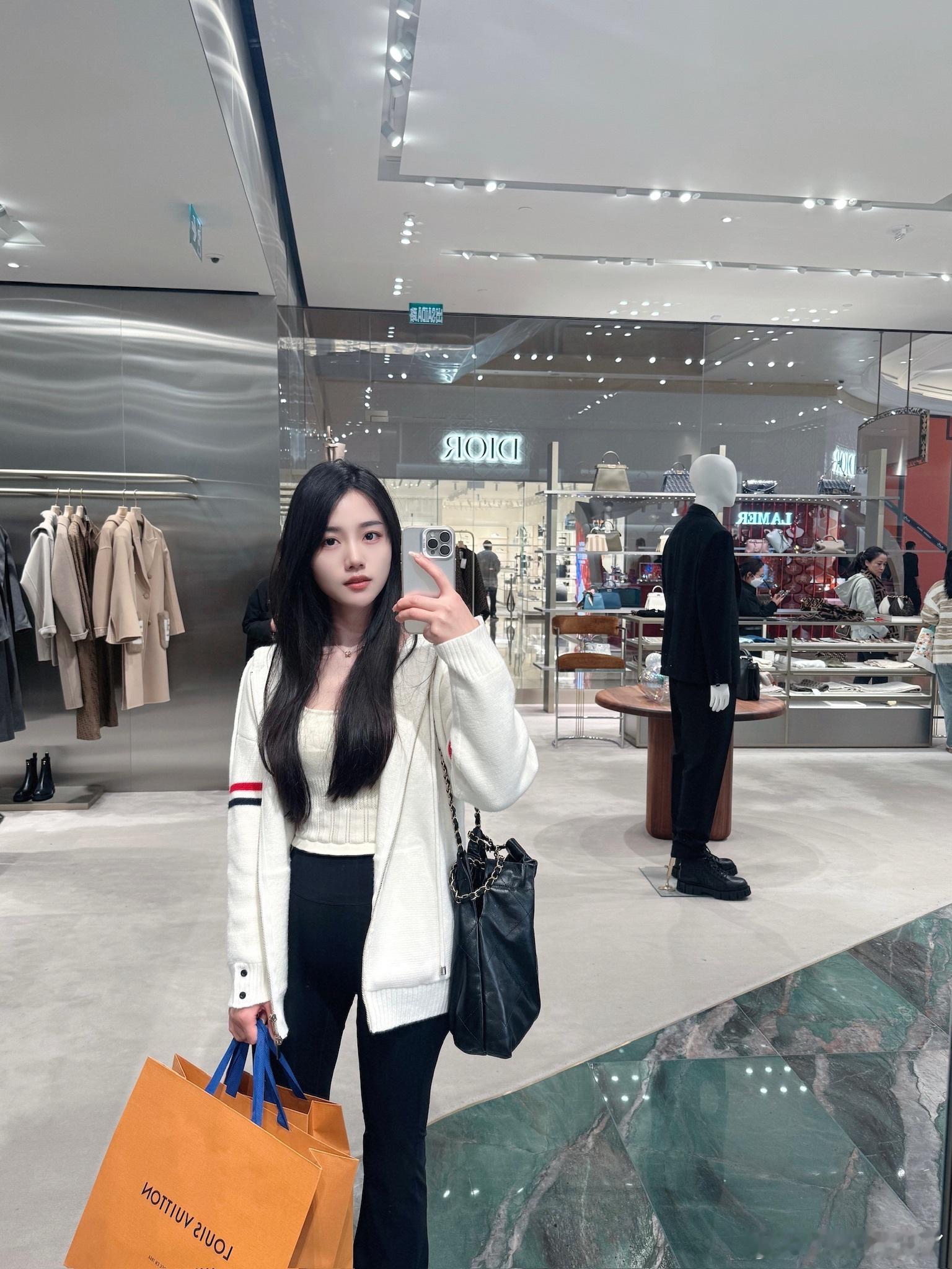 📍中国 ·𝙈𝙖𝙘𝙖𝙪🇲🇴澳门是纸醉金迷，是十里洋场，更是人间烟火