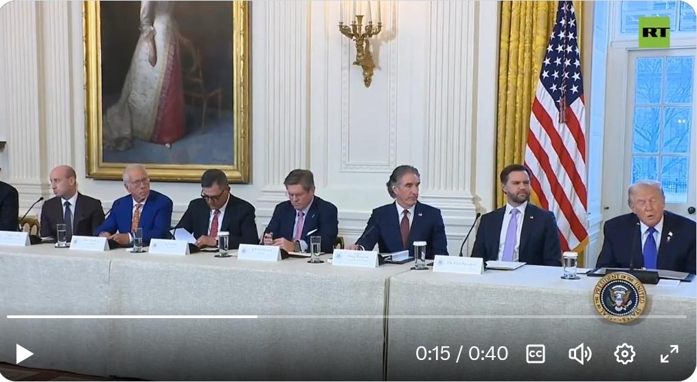 在白宫会议上特朗普称美国“欢迎投资兴业”

特朗普：“中国可以从我们这里购买他们