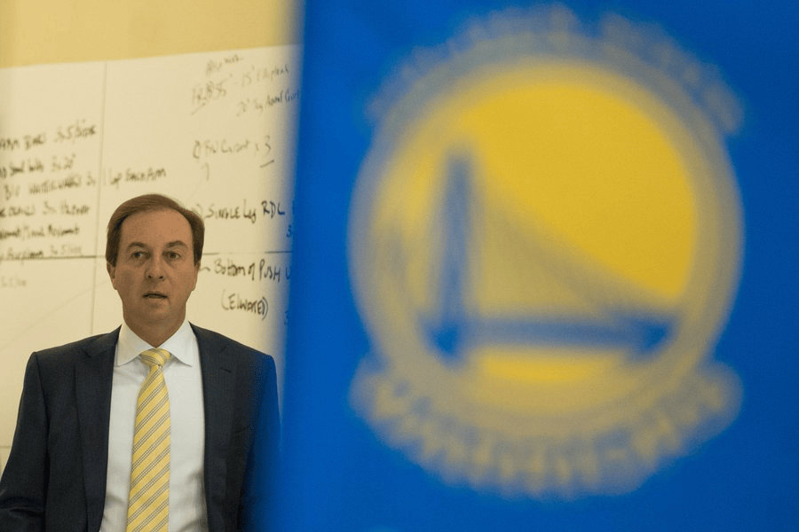 ➡终于有人受不了科尔了…一位勇士球迷致信给勇士老板拉科布，谈到了球队的阵容问题，