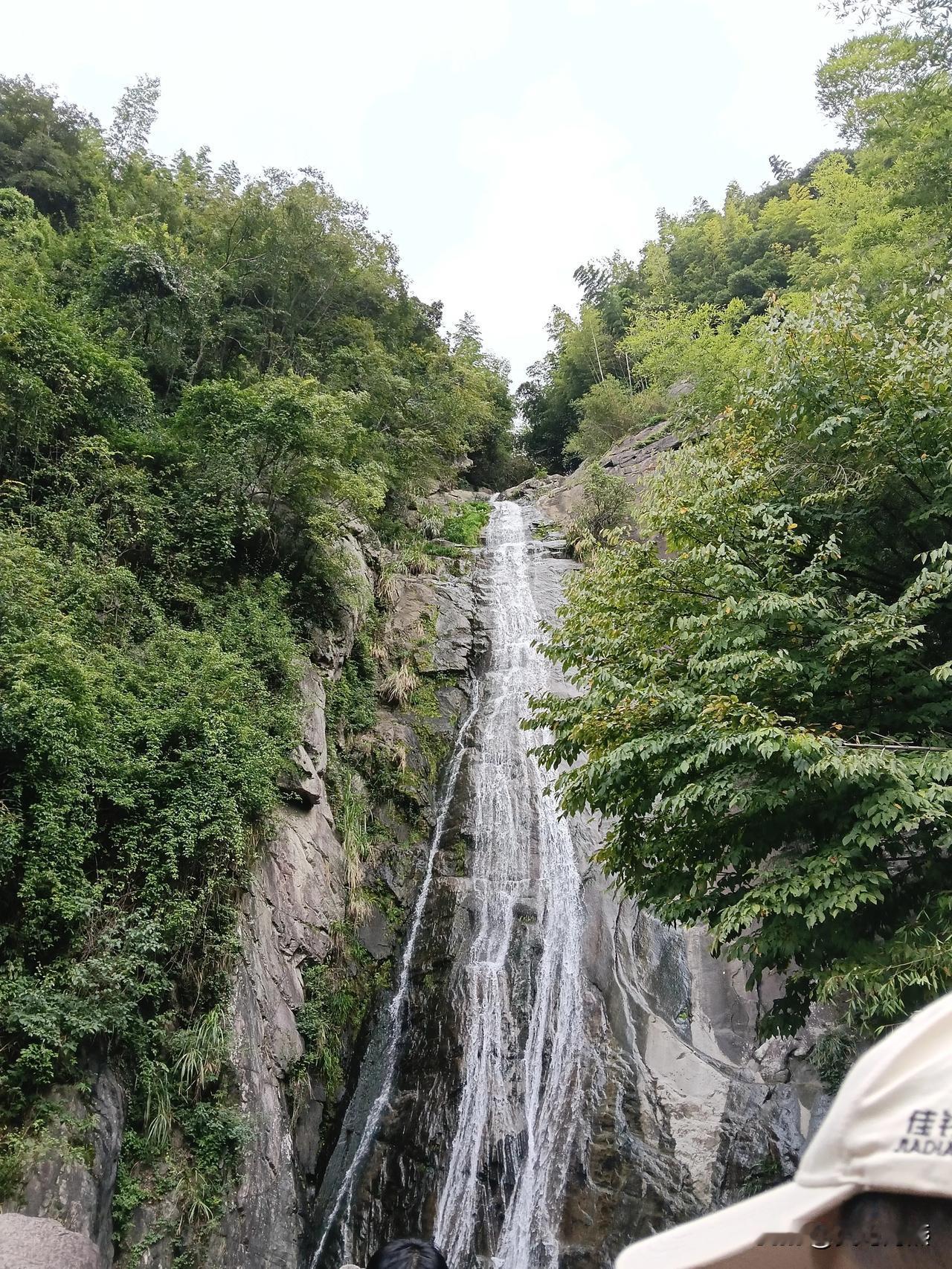 整年整日窝在家里不肯动的我，好不容易被家人说服乘着国庆出来爬爬山的。爬山本来就是