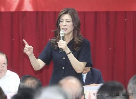 中国“国民党主席”郑丽文正式宣布，

7月30日，国民党主席郑丽文宣布，要以个人