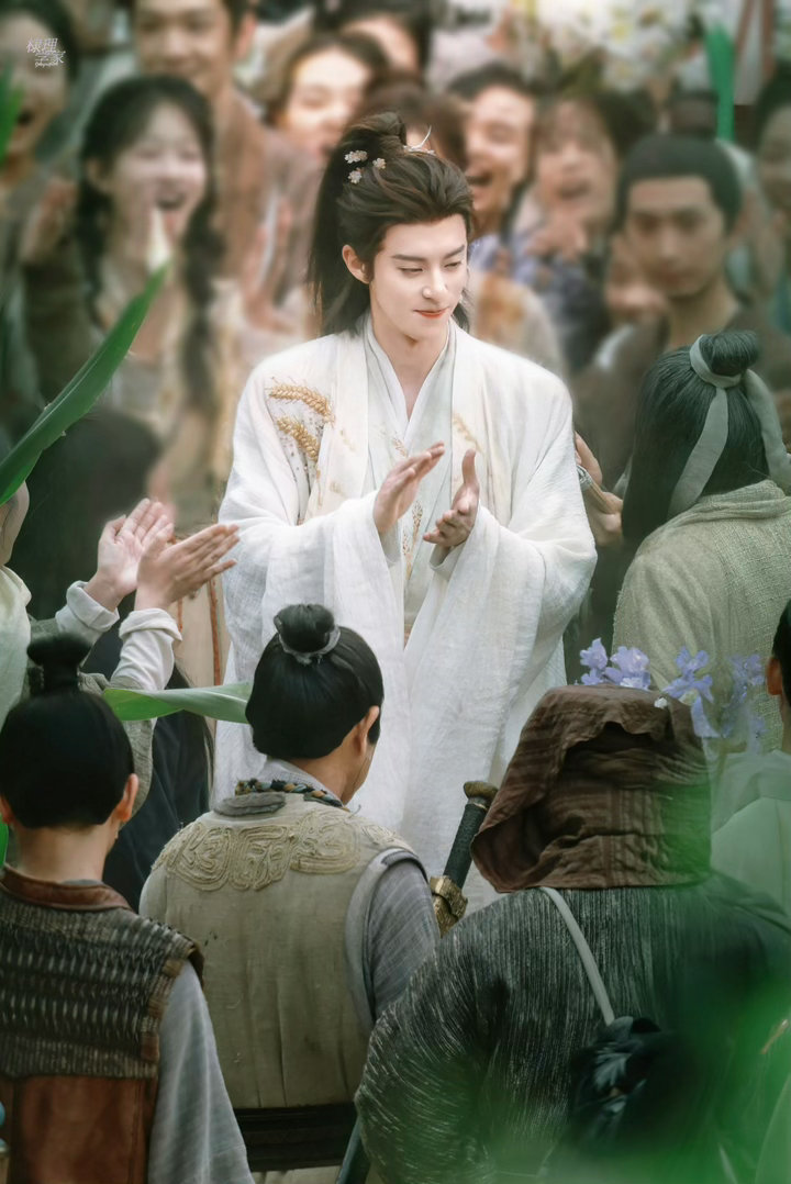 将门独后剧组还是没有咸鱼飞升剧组有钱啊～群演少了点。不是拉踩只是感慨。虽然将门已