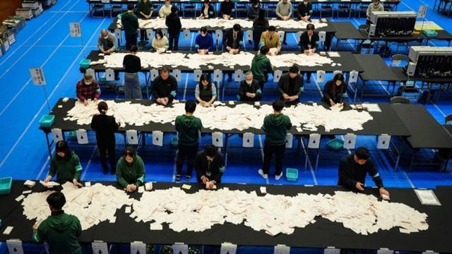 日本选举爆雷！律师团全国起诉：这票不算数！

刚投完票，日本律师团就炸锅了！他们