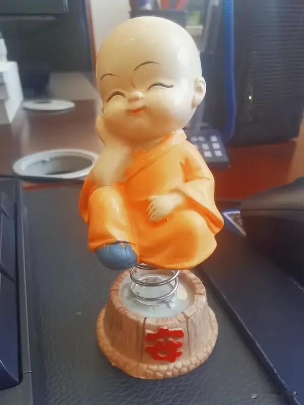 做事随缘这事儿，就像硬币有正反两面。从好的方面看，它是一种豁达的生活态度。比如找