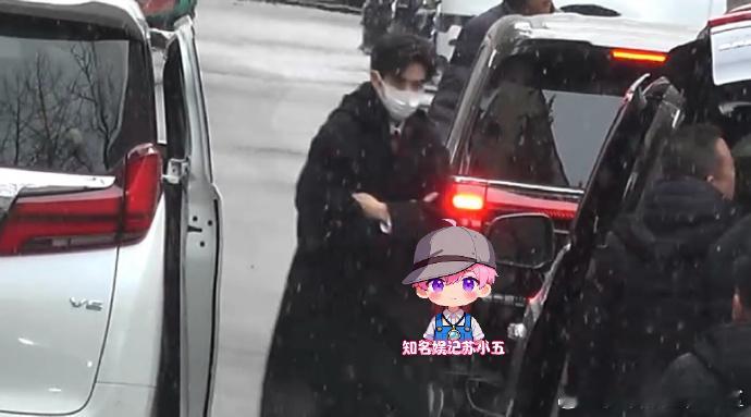 宋威龙去春晚彩排了 宋威龙浓颜辨识度真的是超高的呀，去了春晚彩排，真的是好惊喜啊