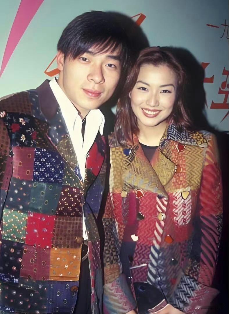 郑秀文确实好爱许志安，感情里选择原谅背叛的人，从不是软弱妥协，而是骨子里的温柔与