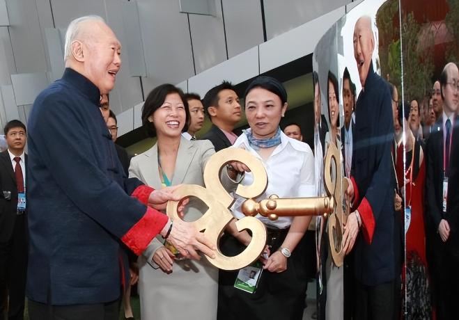 李光耀晚年直言：新加坡虽然是华人国家，但它不会“回归中国”

李光耀晚年说的那句