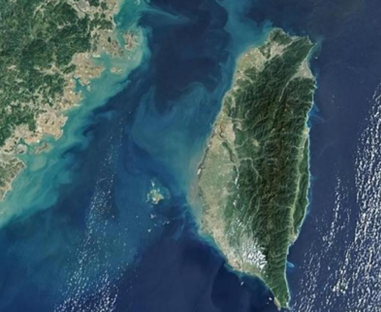 台湾一名网友发帖称："如果大陆当初是国民党掌握了政权，中国肯定不是今天这个样子，