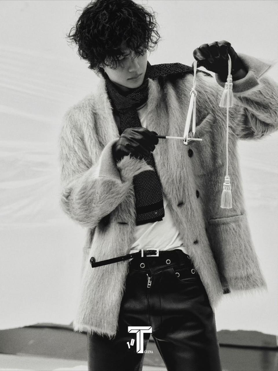王一博T锦绣12月刊封面已被帅晕 