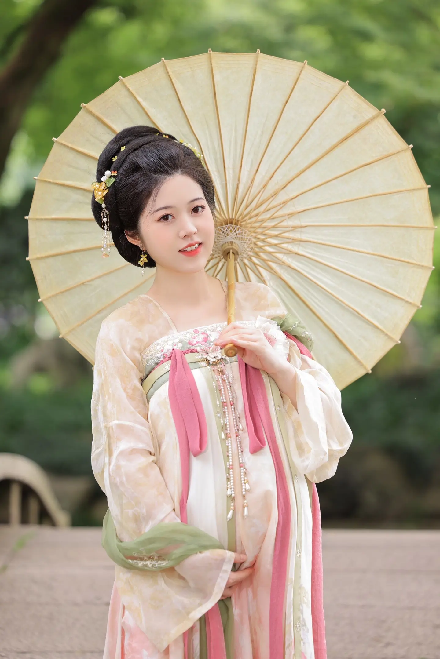 感觉杭州的孕妈都来找我拍照了🤣。去年火了一组孕妇照之后就有好多孕妈来...