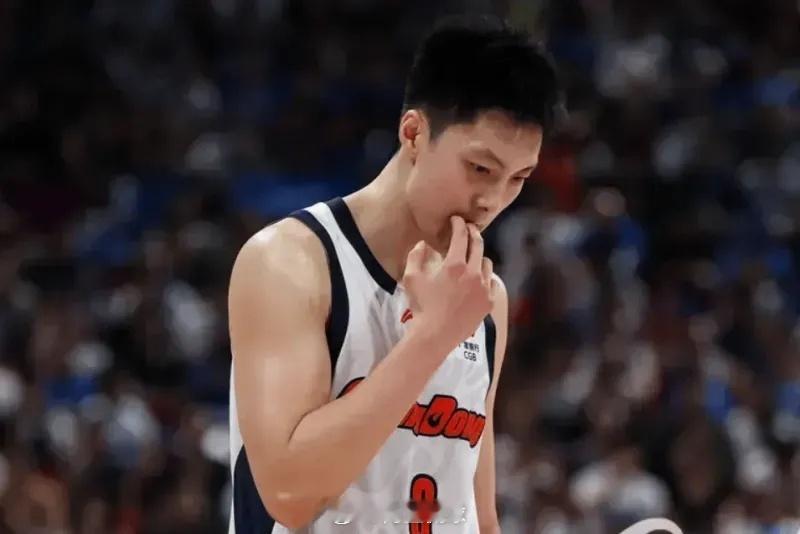 CBA季后赛广东73-88不敌北京，大比分1-2遭遇对手淘汰。胡明轩全场9投3中