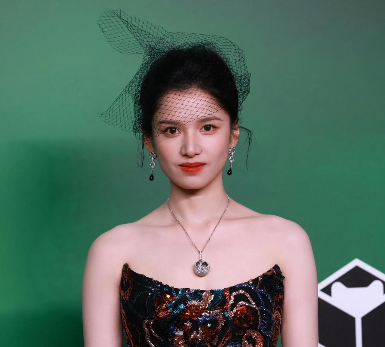 张婧仪这样回复粉丝，真的没问题吗？

不知道该说她是真性情还是情商低，如果这样粉