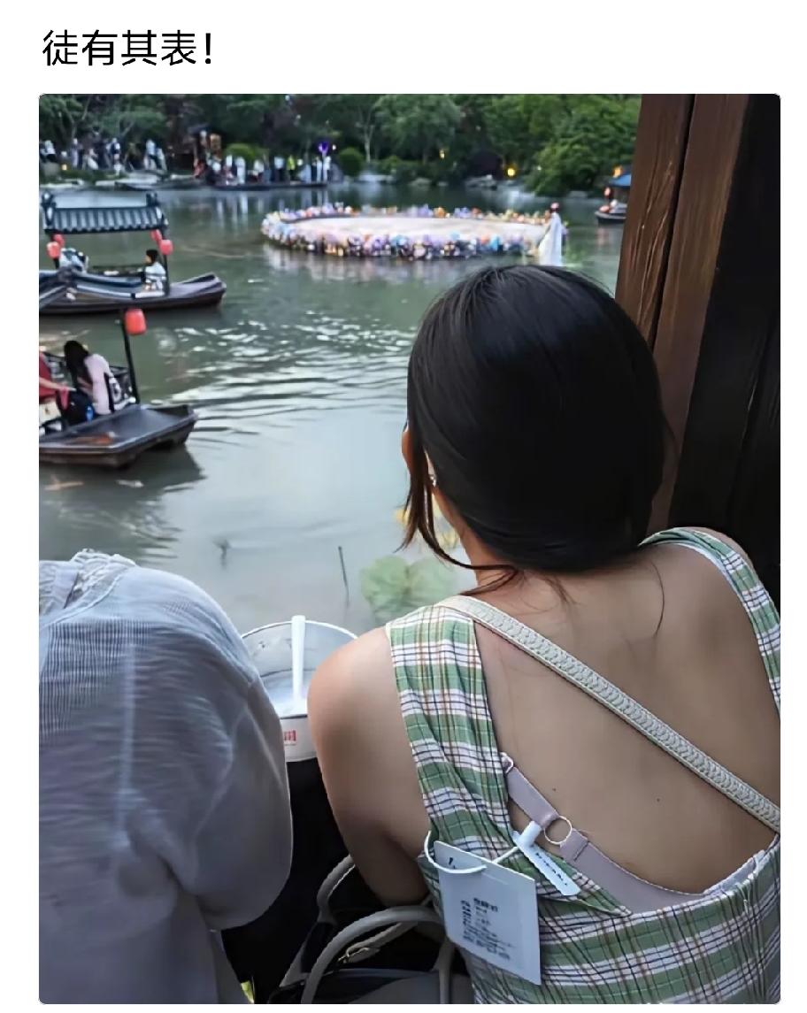 我建议商家发现有汗味的，狐臭的，衣服洗过的都不能七天无理由退货[奸笑]
