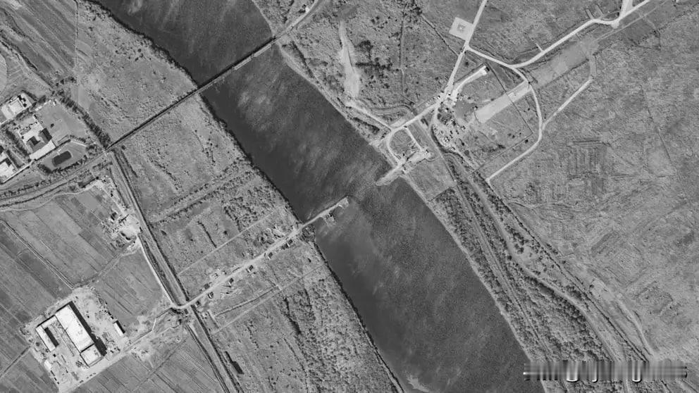 🇷🇺🇰🇵据《新闻周刊》报道，卫星图像证实，俄罗斯和朝鲜之间正在图曼纳亚河