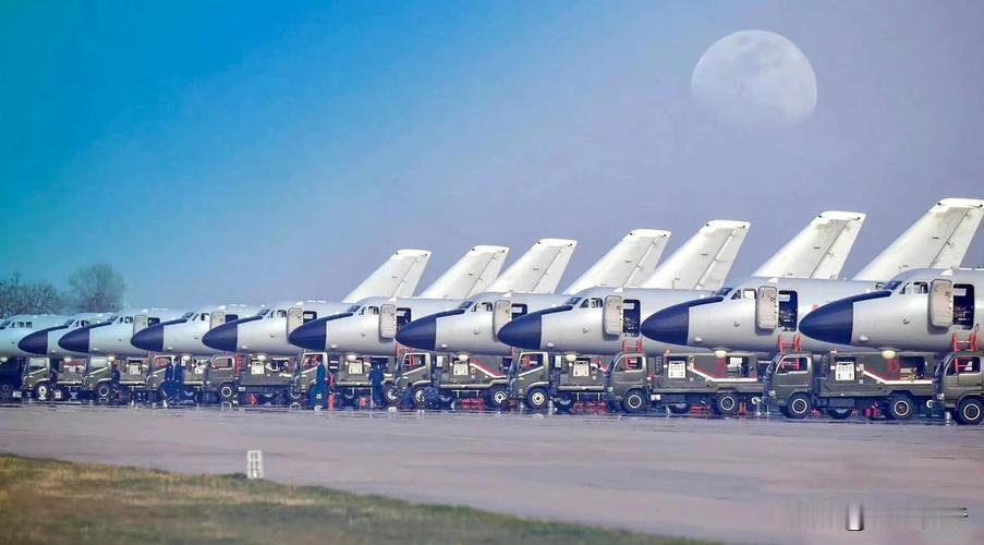 虽然我国拥有200多架轰-6轰炸机，但是大多数都是老旧型号。主力轰炸机主要还是轰