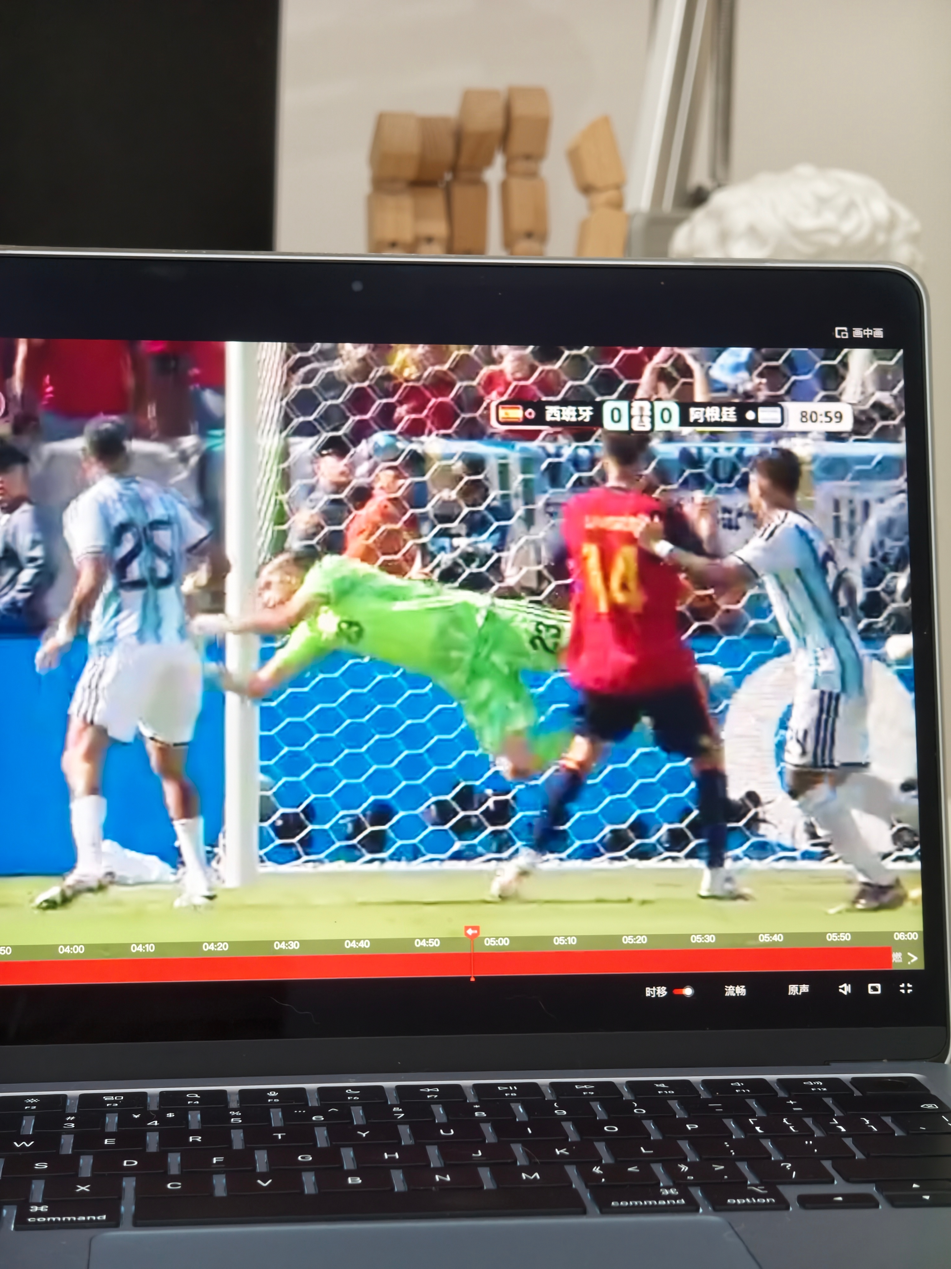 西班牙vs阿根廷我来看世界杯，不是来看梅西的最后一舞吗？怎么镜头全都给阿根廷守门