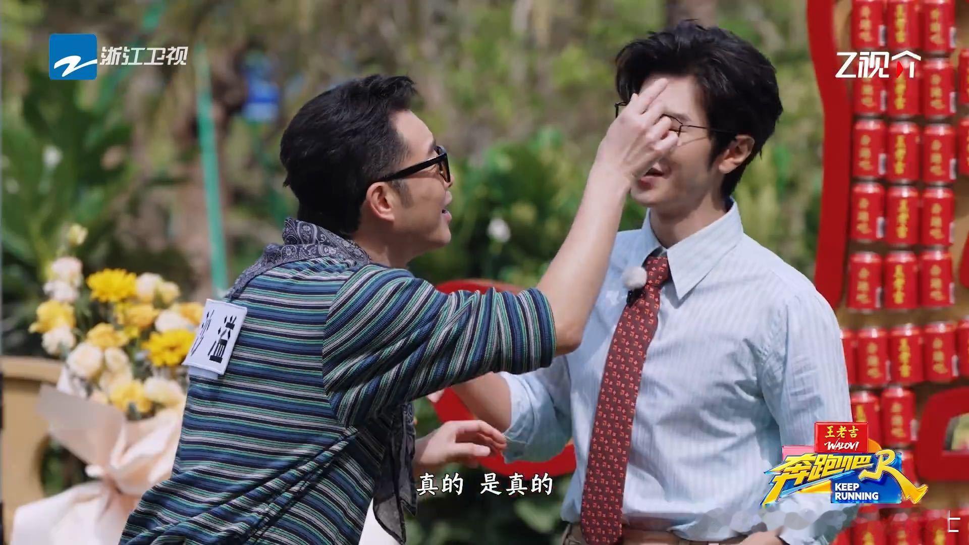 郑恺问陈哲远这次头发是真的吗郑恺问陈哲远头发是真的吗奔跑吧 假发片梗永流传，郑恺