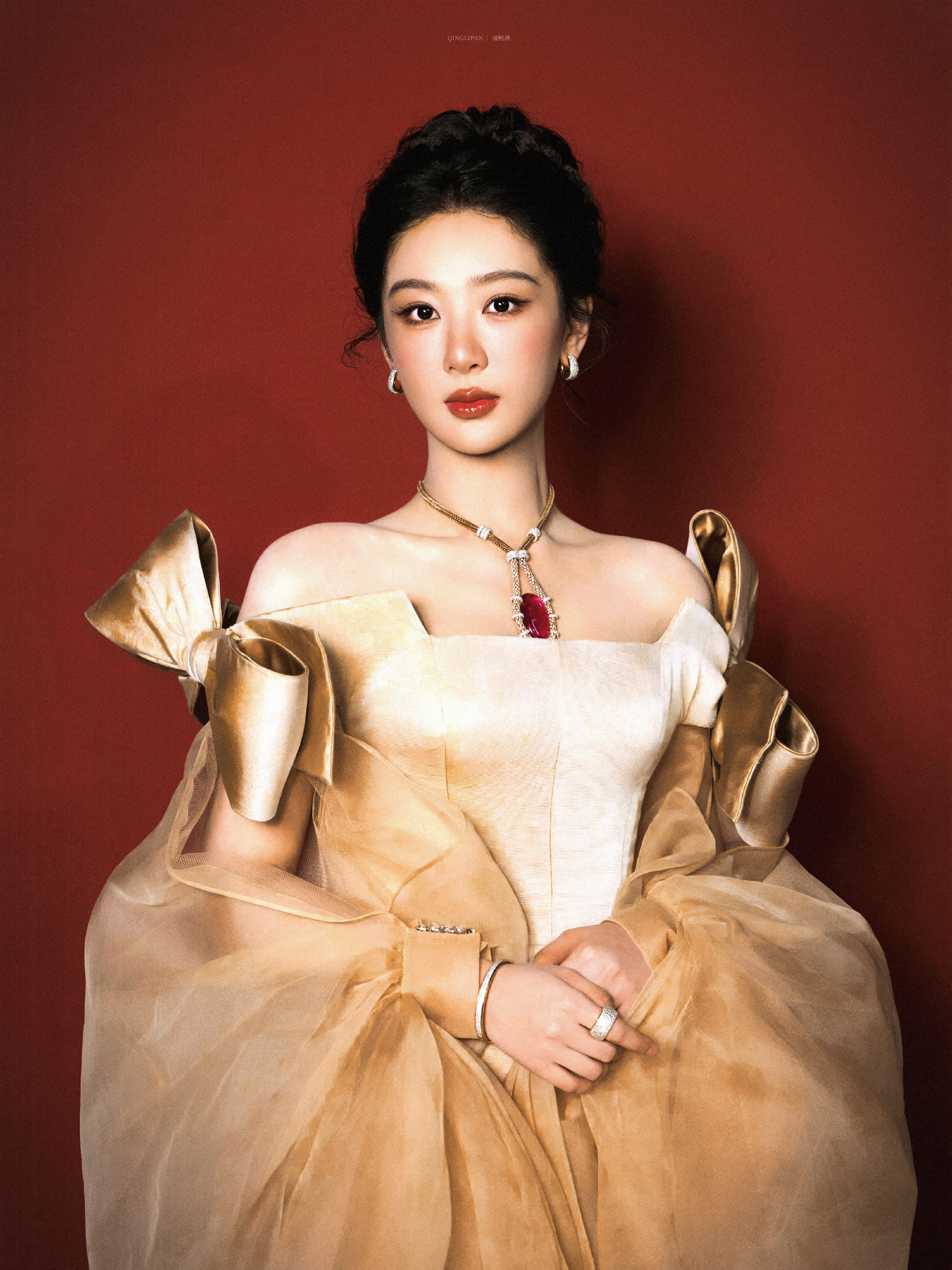 杨紫高珠展待遇汇总 世界上美好的东西不太多，夏天傍晚吹来的风，和笑起来要命可爱的