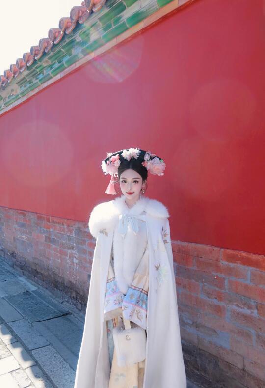 赤墙彩檐 故宫红📿