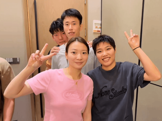 鸭哥的生日宴🎂[哈哈]黄鸭、雅思、图欧、阿恺聚会cr·韩呈恺 ​​​