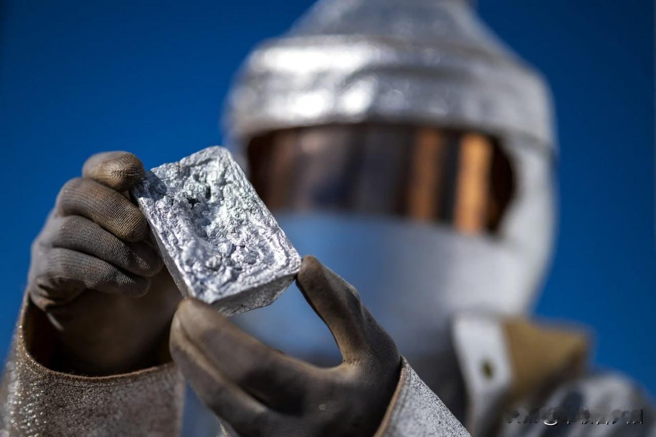 美欧贸易博弈愈演愈烈！美国拿50%钢铝关税当筹码，逼欧盟放宽数字监管，这波"捆绑