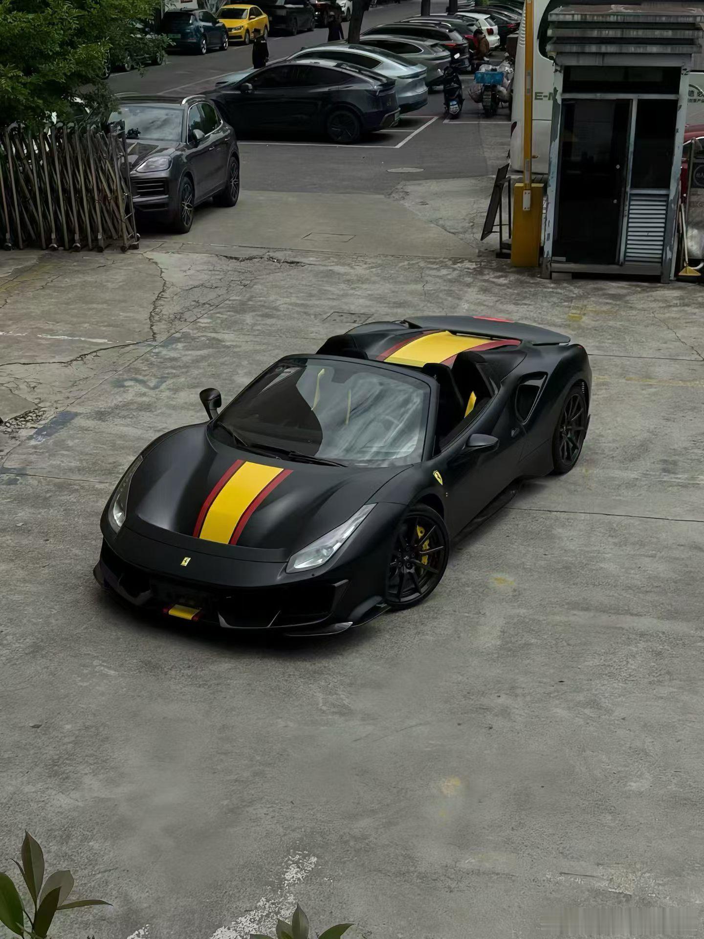 法拉利488 Pista Spider，专属定制，原厂独一份配色、19年1千多公