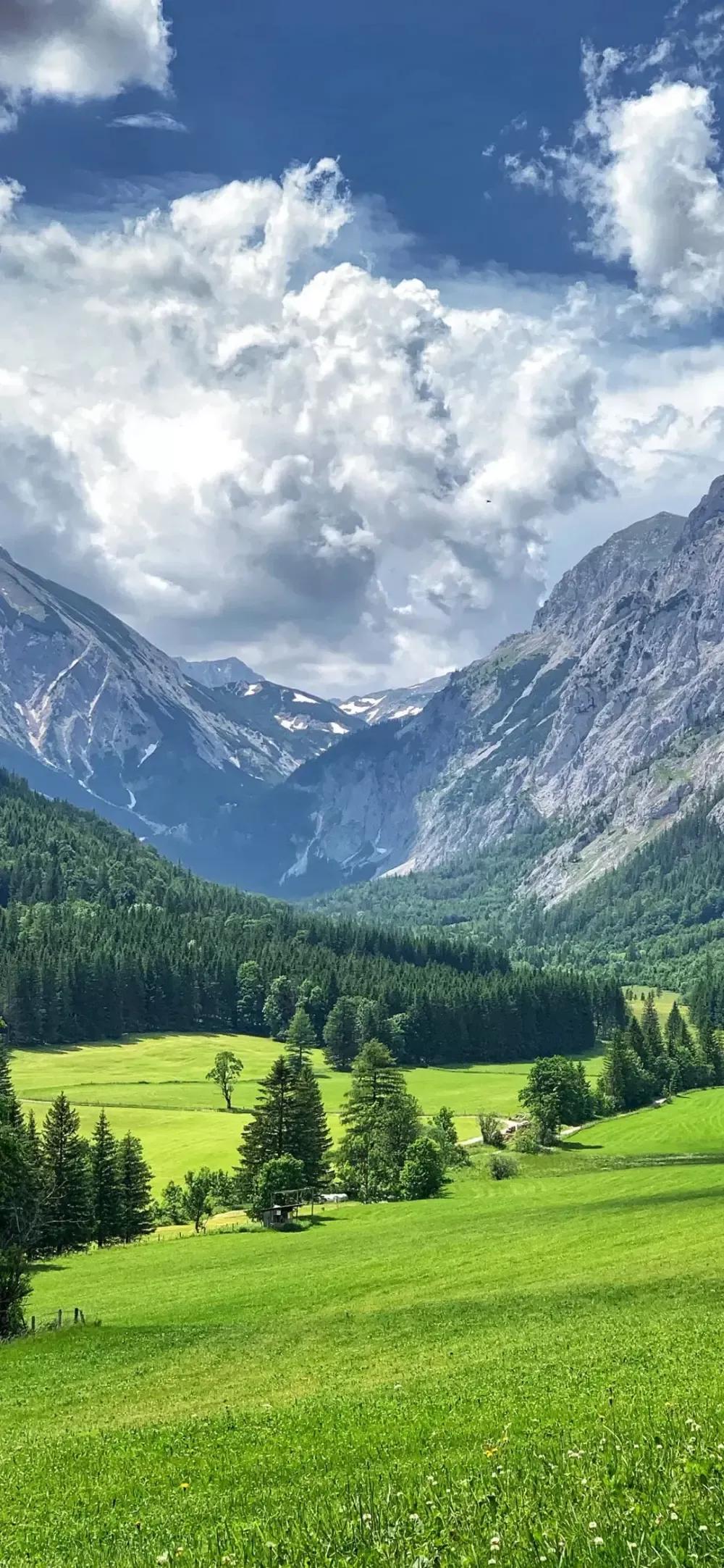 下联：
上联：湖南湖北湖对湖
 
下联：山东山西山连山
 
一方水土养一方人，一