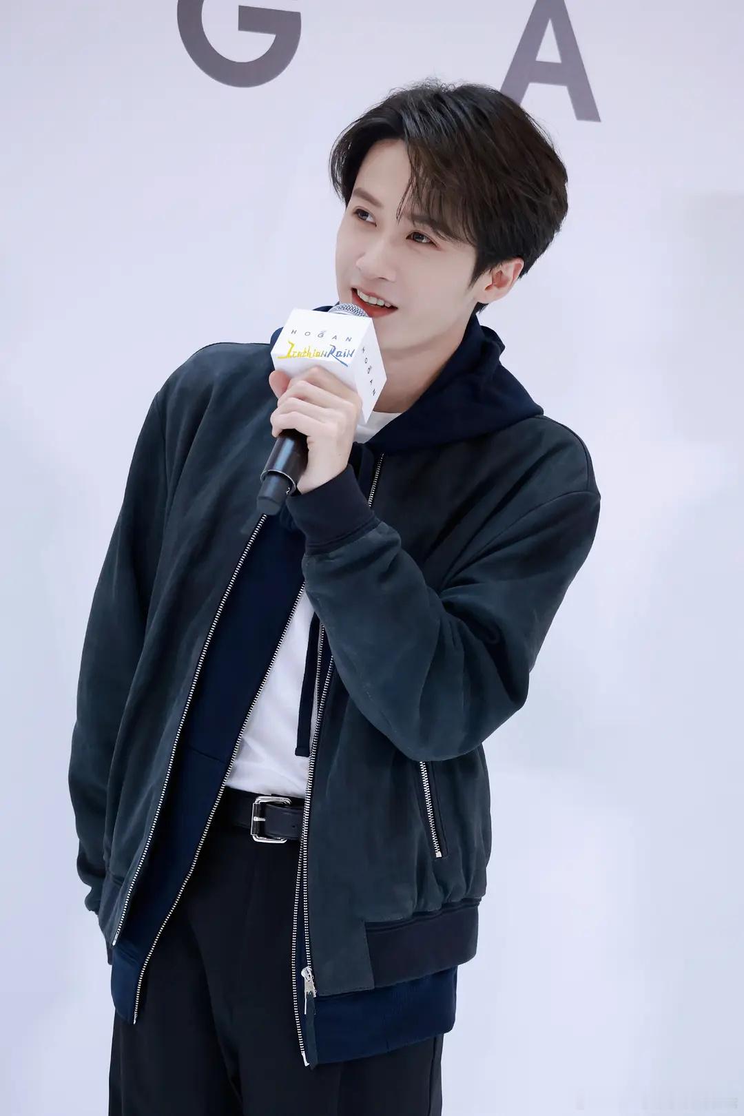 檀健次好像年轻时候的郭富城 