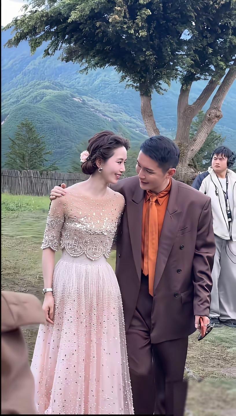 刘诗诗上热搜了，这如果是没有外人，两人会什么样呢[笑哭][笑哭]说实话，这次网友