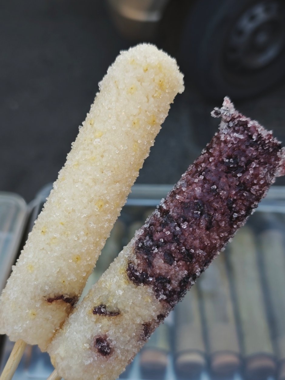 当我意识到粽子只是一种形状 我觉得所有粽子里最好吃的根本就是这个竹筒粽子，但现在