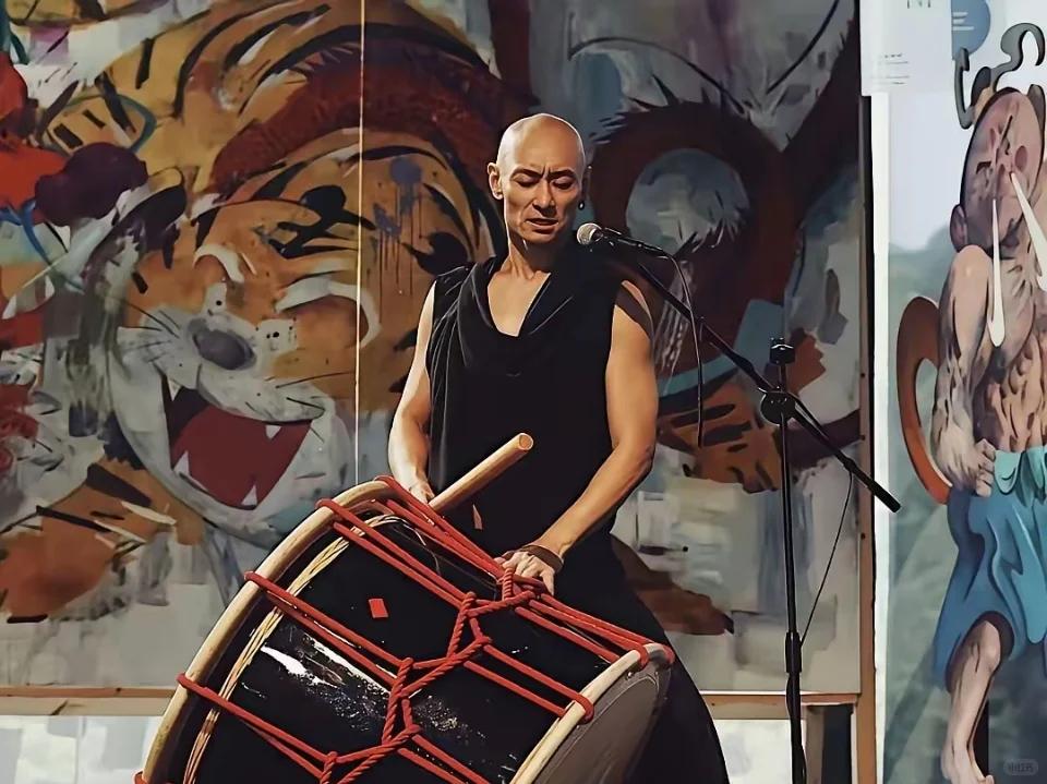 这下真的藏不住了

叶松源这个人是真的坐不住了

原来之前一直查不到他的消息是有