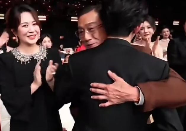 易烊千玺，情商太高了！

2026年8月10日，第38届大众电影百花奖颁奖典礼在