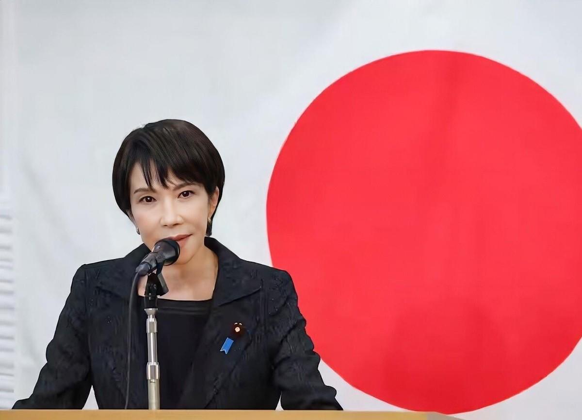 高市早苗9月17日带着全体阁僚演了一出集体辞职再重新上岗的戏码，上午递辞呈下午就