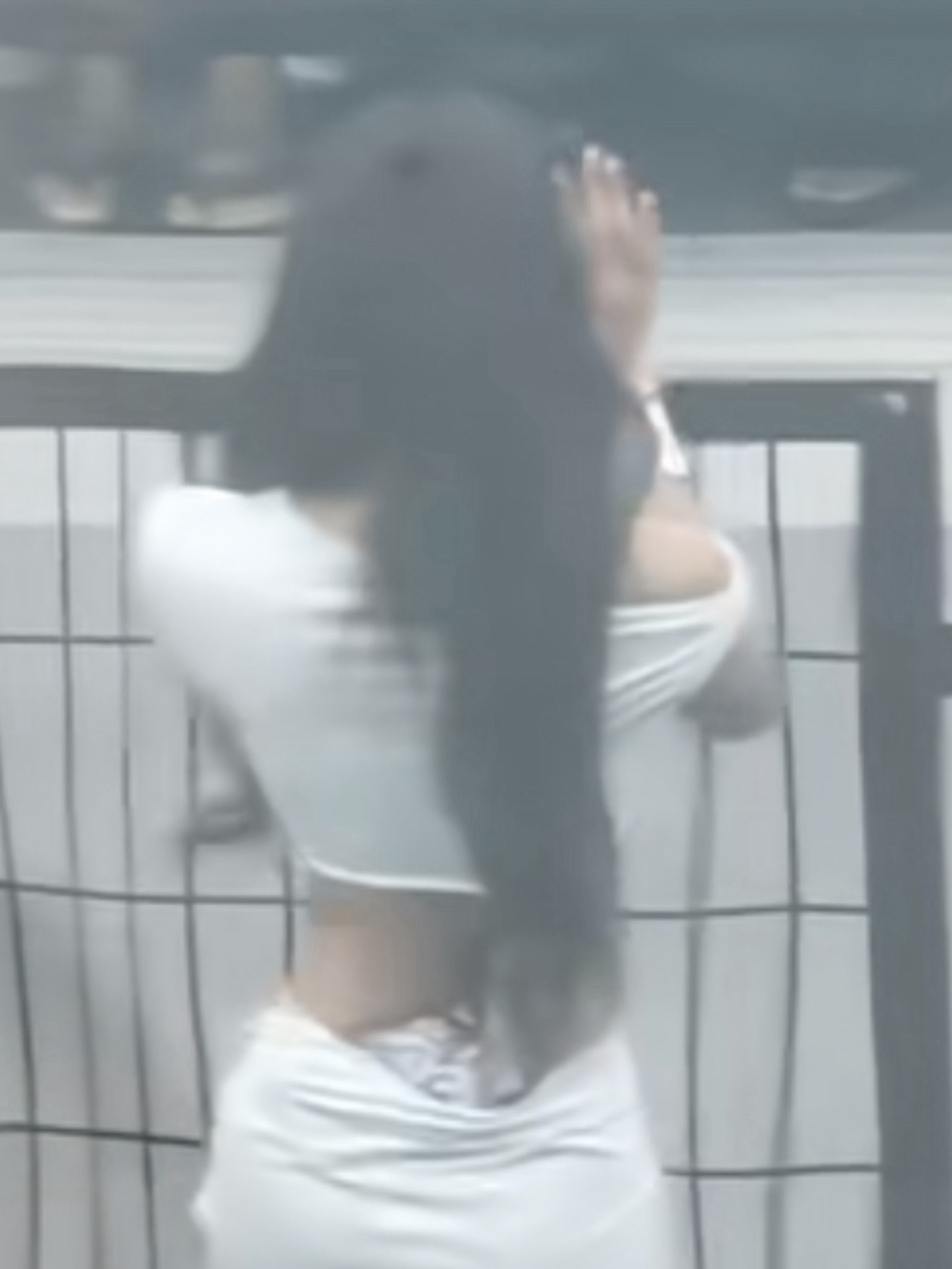 Lisa的腰只比pm宽一点点
