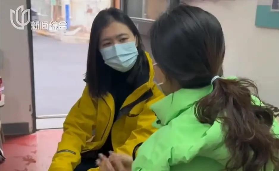 上海，女子夜里洗衣服，却遭到3楼邻居投诉，说她家洗衣机落水管声音扰民，经调解，女