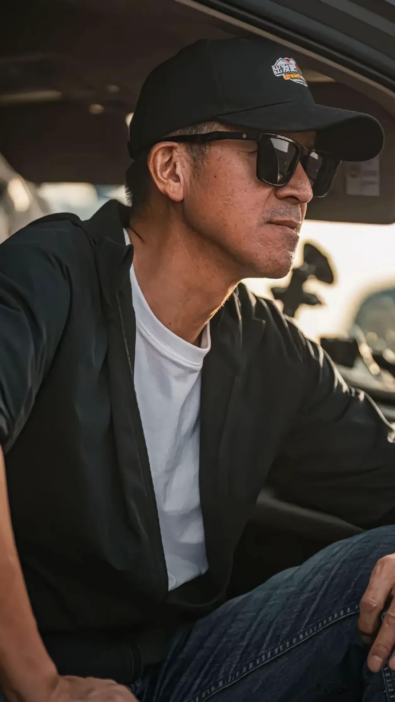 2003年春节去过新疆，乌鲁木齐、伊利和哈密，新疆之大不仅仅是面积的大，而是各民