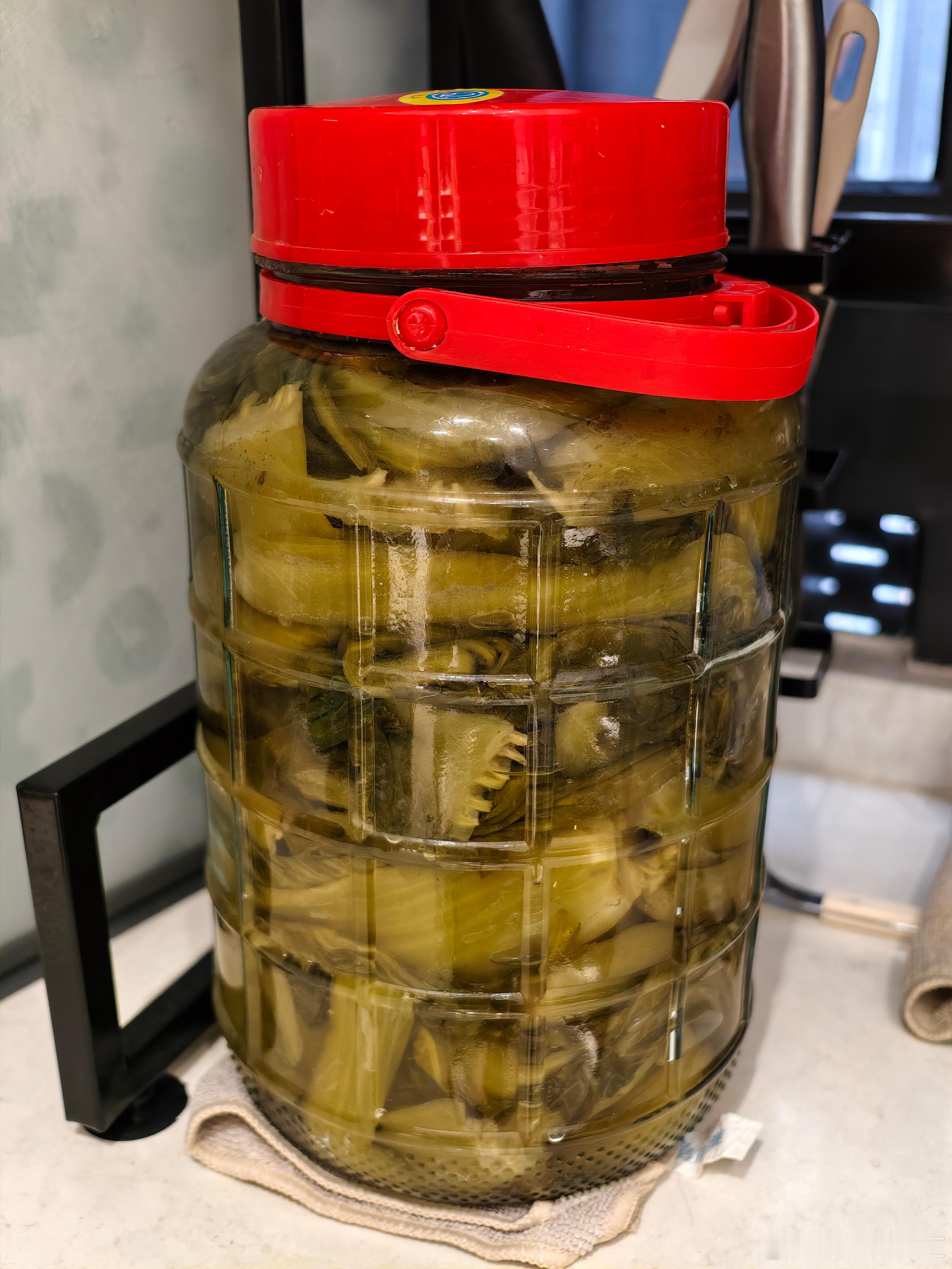 老坛酸菜已经塌无可塌了外面的太恶心了，我只吃我妈做的酸菜！