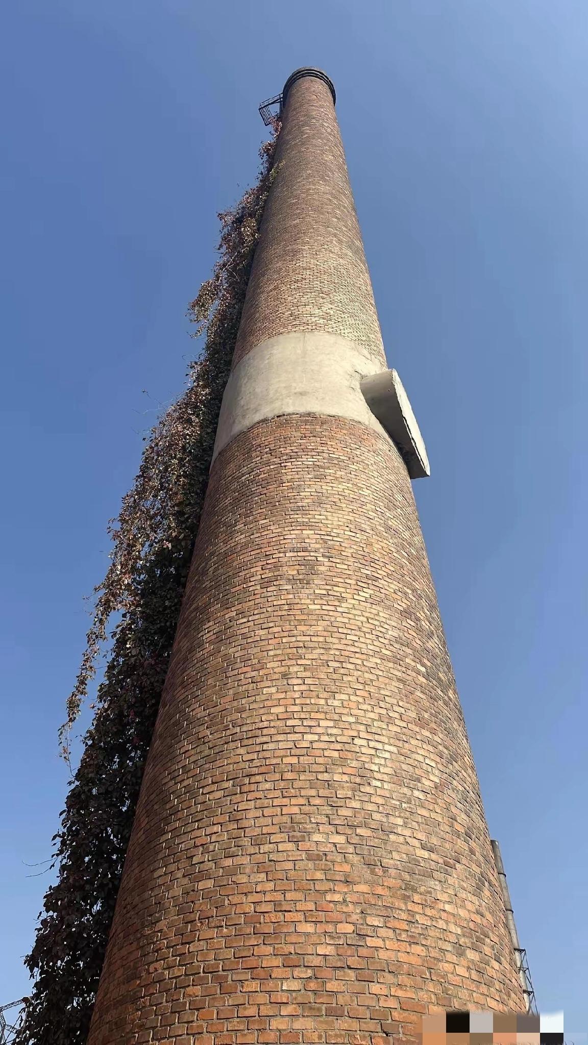 好奇！不懂就要问，这个又大又高炮筒似的柱子是做什么用的呀？
大神们帮看看，有懂的