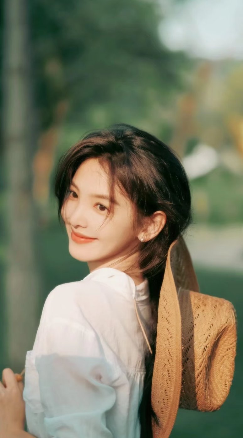 夏日氛围感美女章若楠～ ​​​