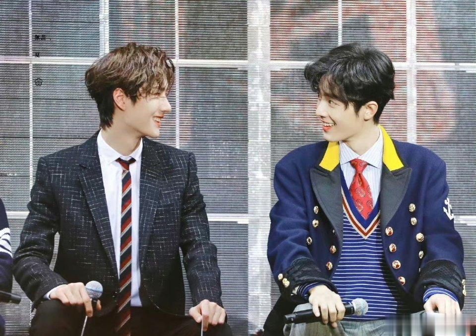 #W姓男星 X姓女星#我懂我懂你说的是谁[鼓掌]不过下次老师就不要再提我们家肖战