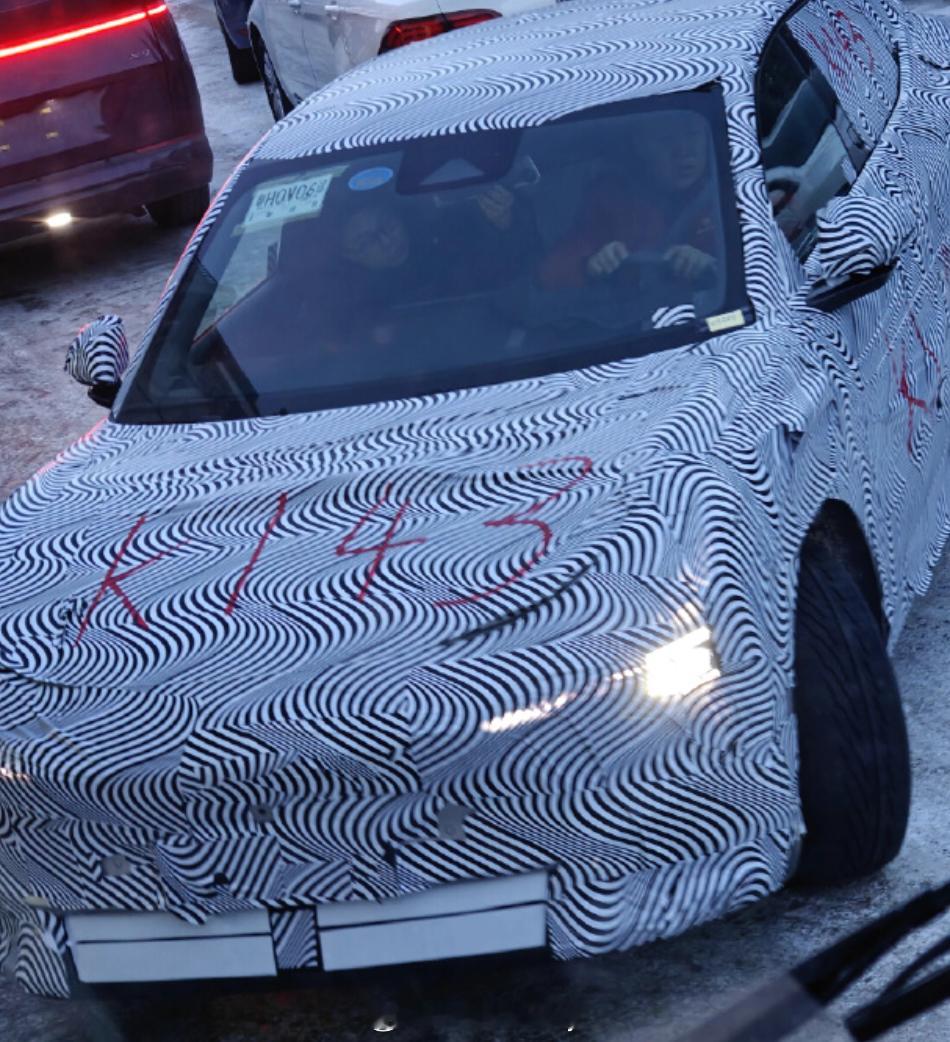 之前在广州拍到了小鹏MONA的全新SUV就是之前那台轿跑最近灯组应该是差不多定稿