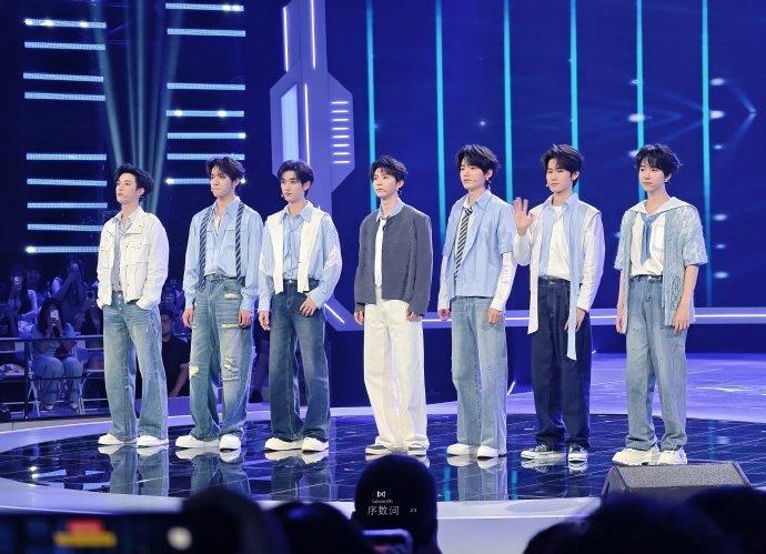 时代少年团芒果卡发布会状态时代少年团发布会直播状态发布会还没有迎来尾声，一边蹲后