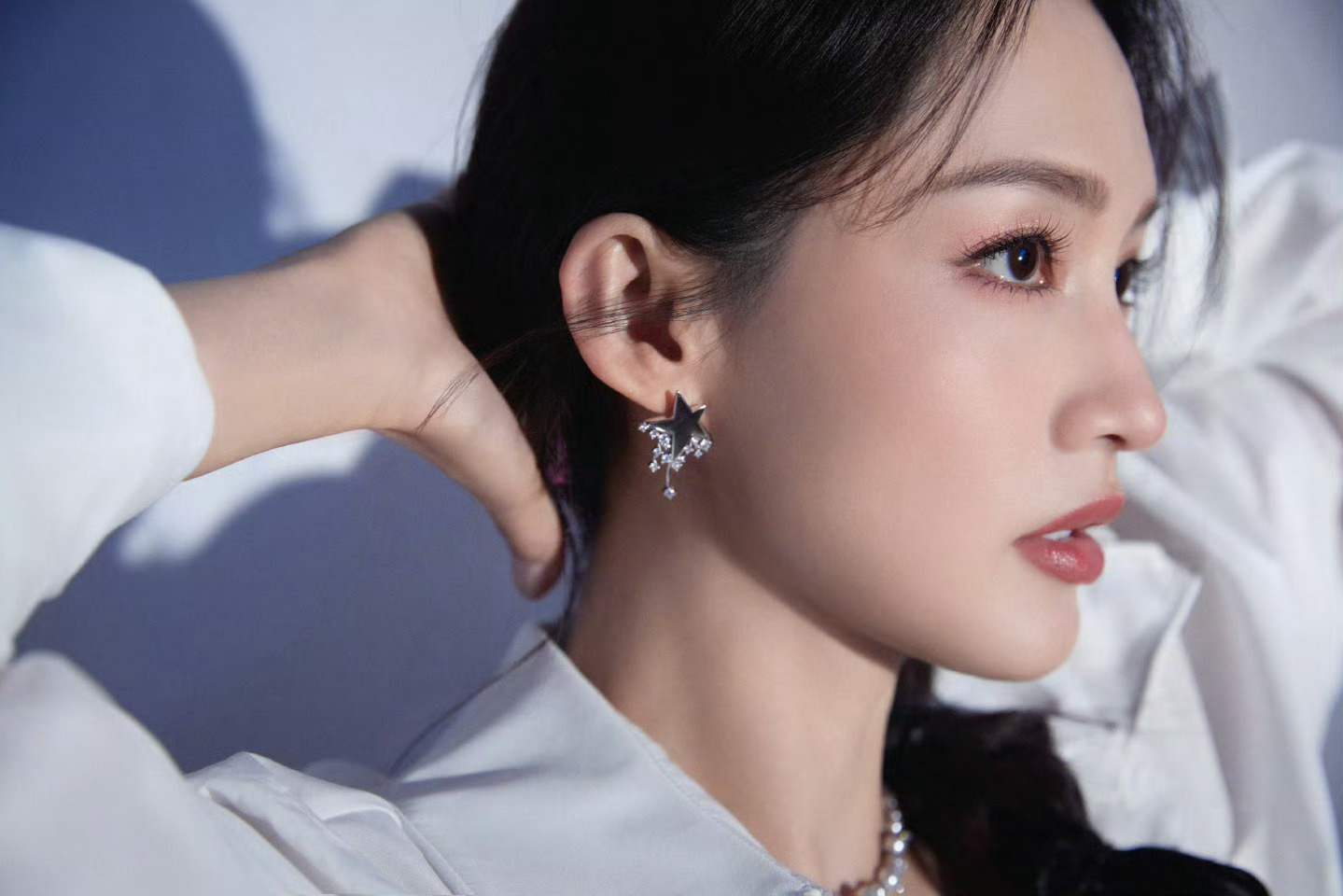 李沁 令人心动的offer7果然白衬衫就是最牛的！我们的高智感女神李沁终于要来啦