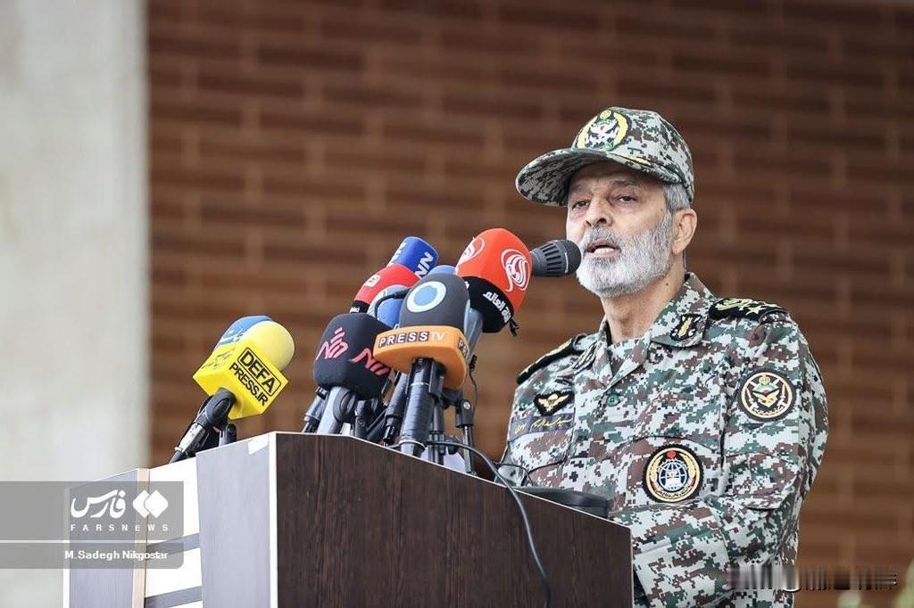 伊朗武装部队总参谋长穆萨维将军表示：
“伊朗是一个和平稳定的国家。我们不担心美国