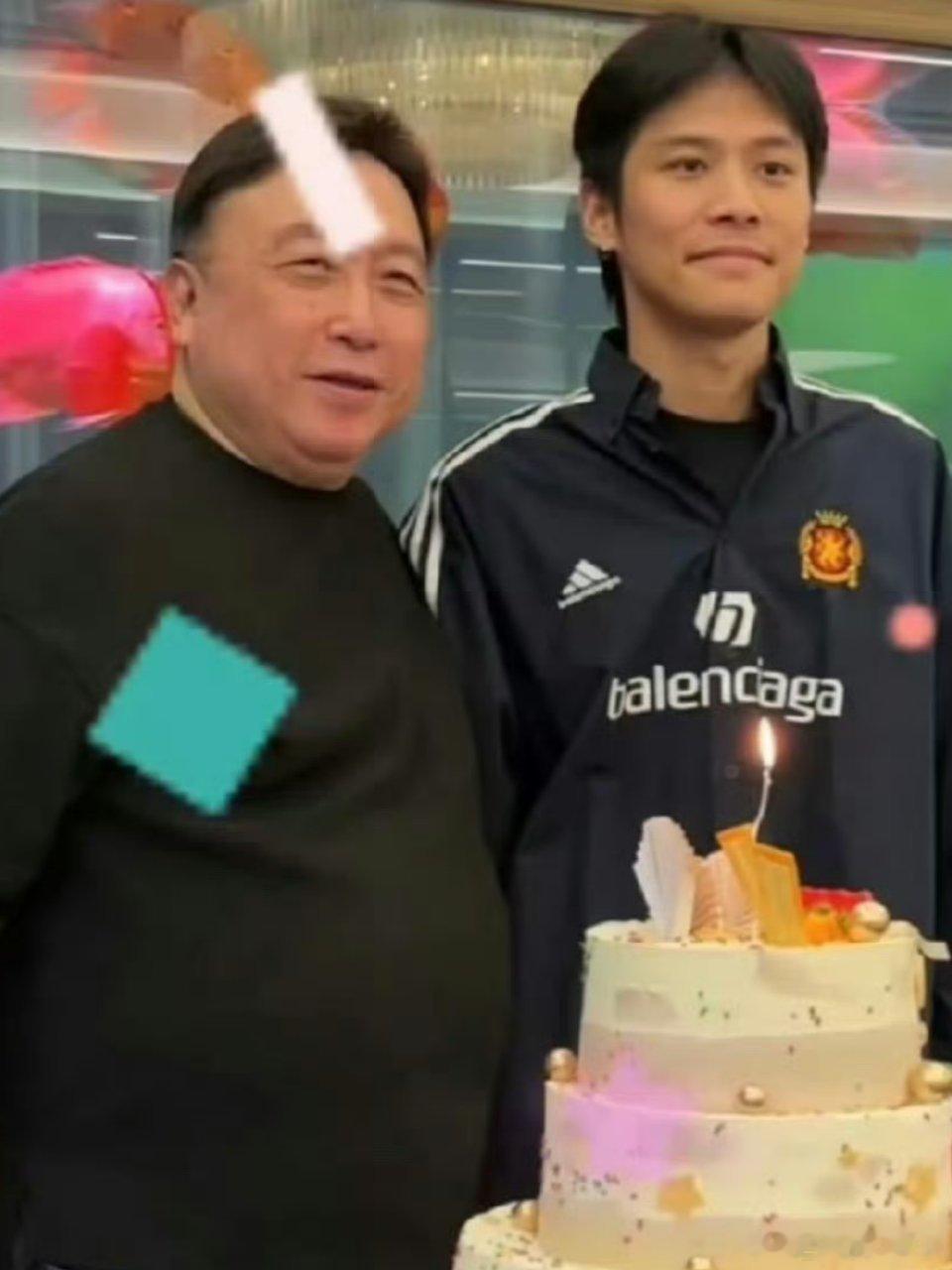 疯狂小杨哥露面不会要复出了吧 ​​​